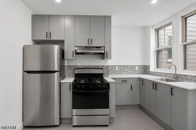239 17Th Ave, Paterson City, NJ 07504