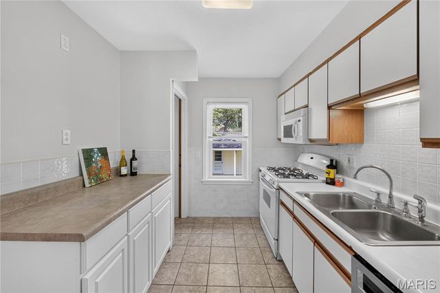 2000 Alameda Avenue, Maplewood, MO 63143