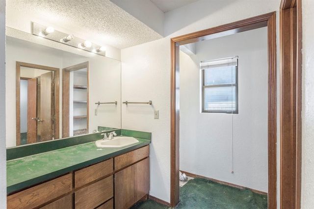 915 NW 7th Street 205, Oklahoma City, OK 73106