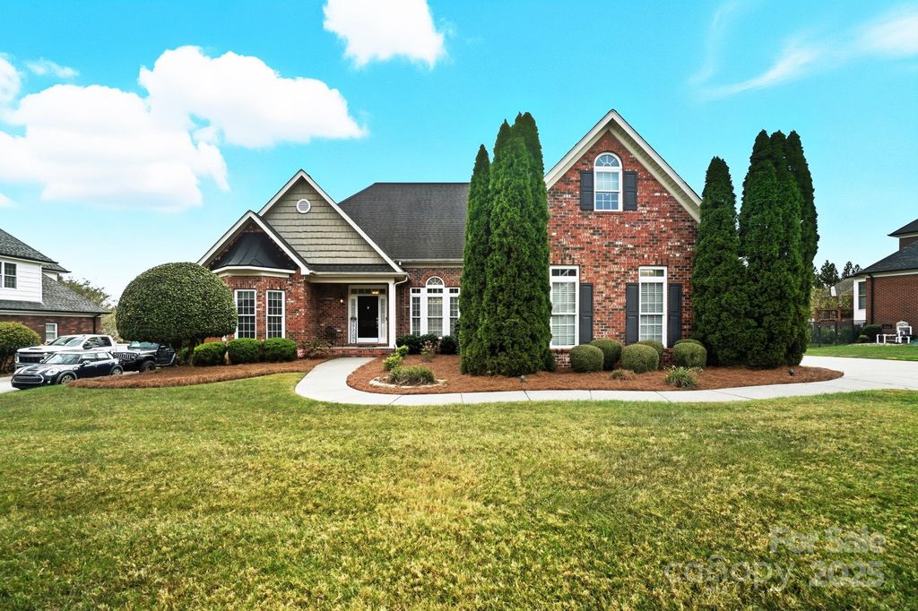 7935 Grimsby Circle, Harrisburg, NC 28075