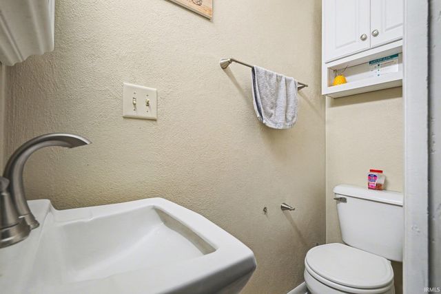 61507 County Road 13 Road, Goshen, IN 46526