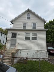 16 White Street, Oyster Bay, NY 11771