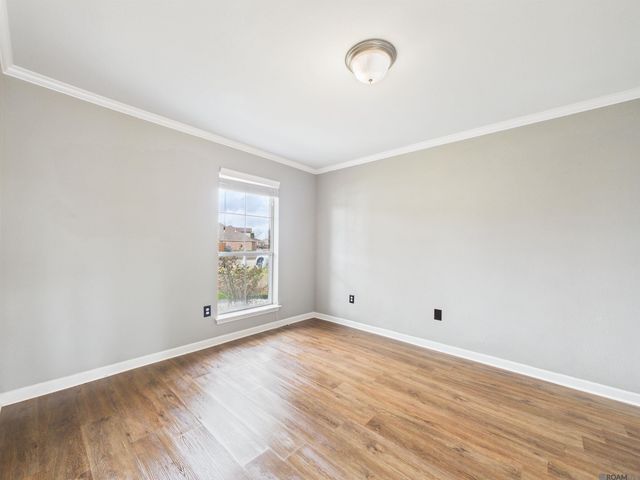 5262 Faulkner Dr, Darrow, LA 70725