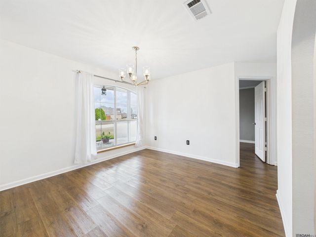 5262 Faulkner Dr, Darrow, LA 70725