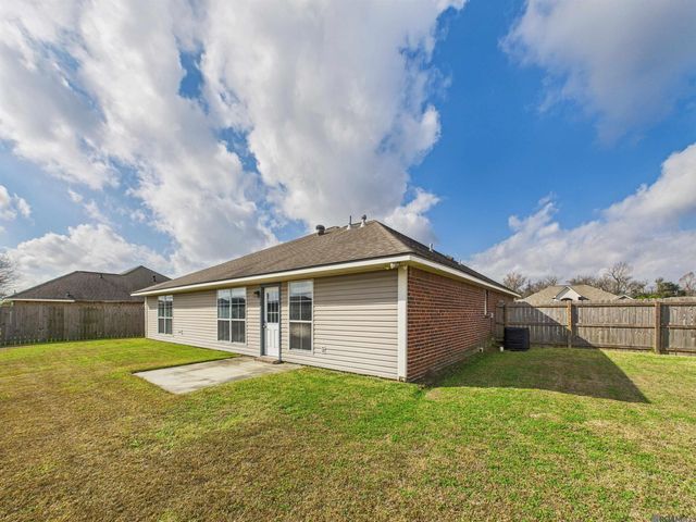 5262 Faulkner Dr, Darrow, LA 70725