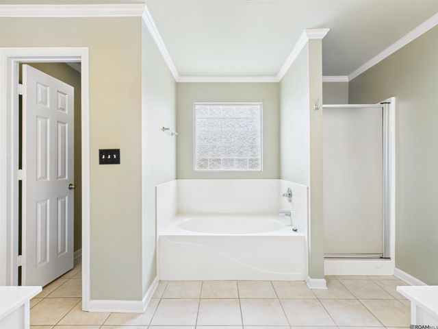 5262 Faulkner Dr, Darrow, LA 70725