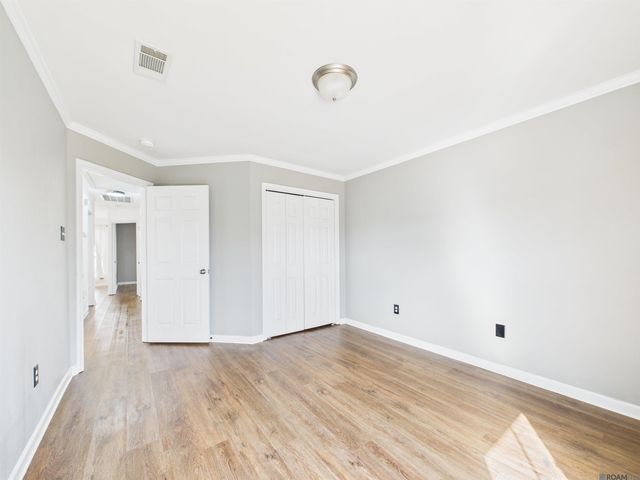 5262 Faulkner Dr, Darrow, LA 70725