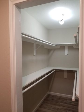 951 Reverend Bj Lewis Drive E, Houston, TX 77024