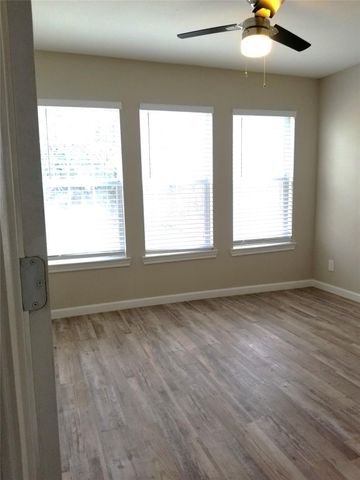 951 Reverend Bj Lewis Drive E, Houston, TX 77024
