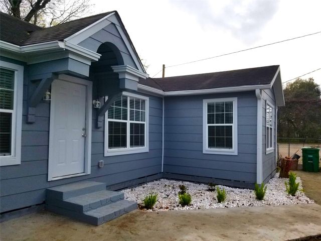 951 Reverend Bj Lewis Drive E, Houston, TX 77024