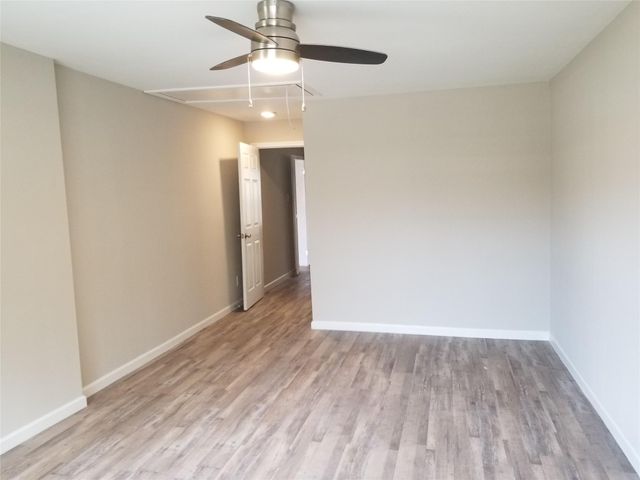 951 Reverend Bj Lewis Drive E, Houston, TX 77024