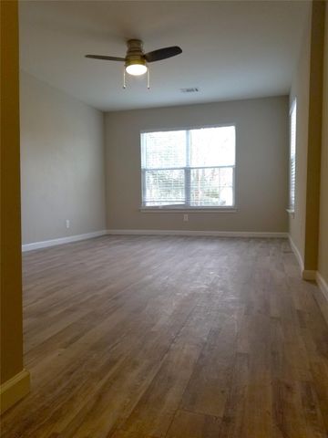 951 Reverend Bj Lewis Drive E, Houston, TX 77024