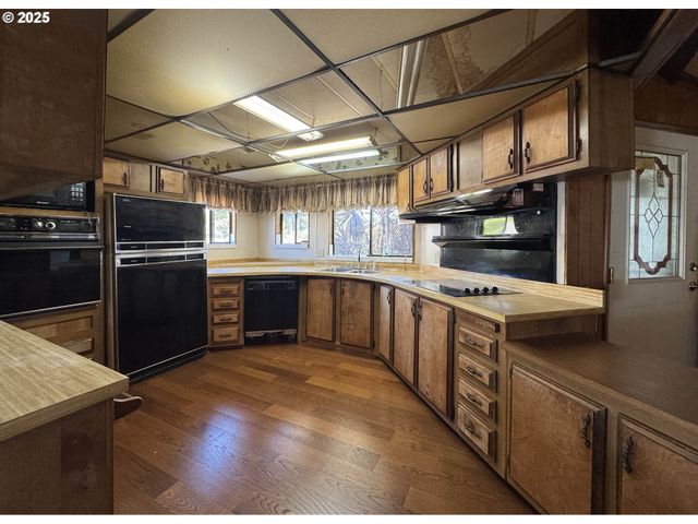 97882 MARKS Ln, Brookings, OR 97415