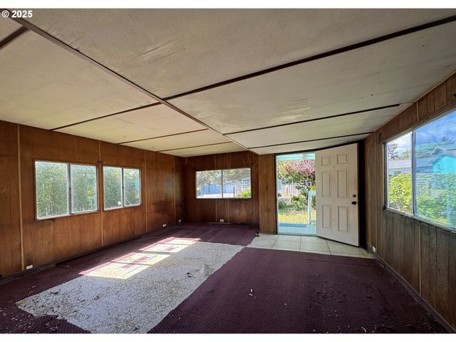 97882 MARKS Ln, Brookings, OR 97415