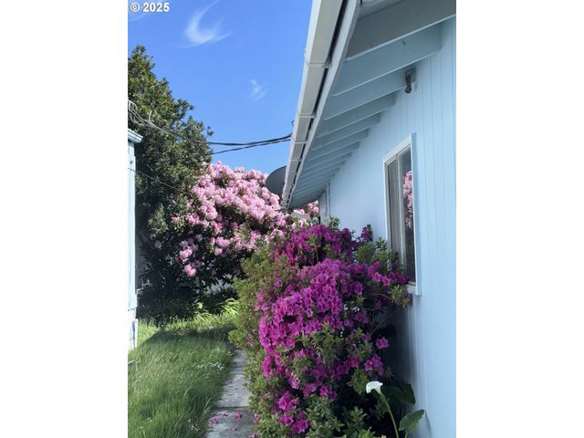 97882 MARKS Ln, Brookings, OR 97415