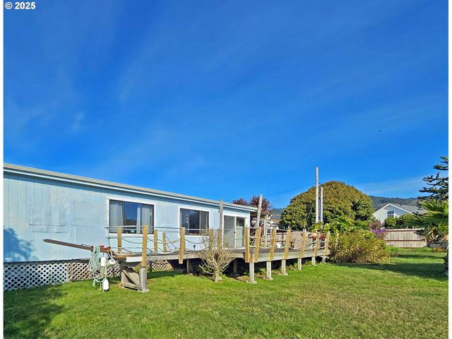 97882 MARKS Ln, Brookings, OR 97415