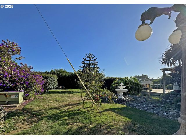 97882 MARKS Ln, Brookings, OR 97415