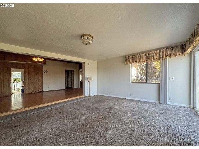 97882 MARKS Ln, Brookings, OR 97415