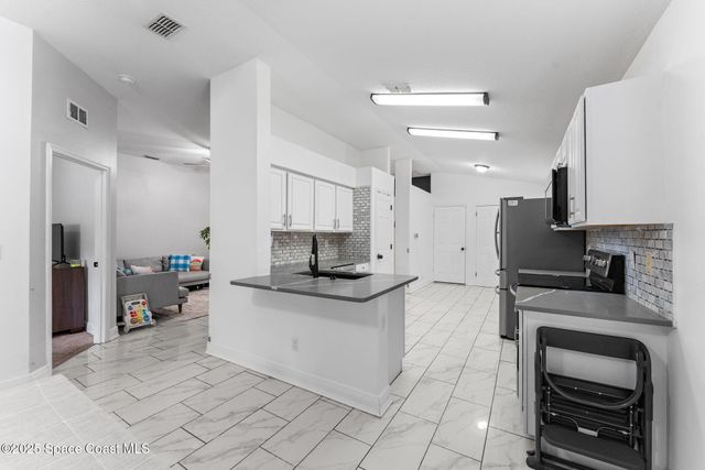 301 Wishing Well Circle SW, Palm Bay, FL 32908