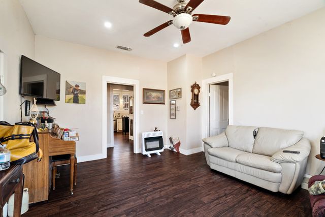 130 W Division Street, Blossom, TX 75416