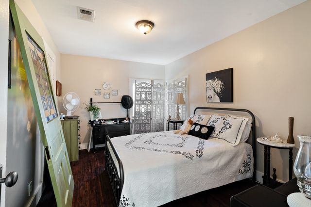 130 W Division Street, Blossom, TX 75416