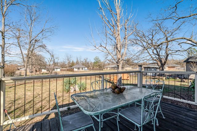 130 W Division Street, Blossom, TX 75416