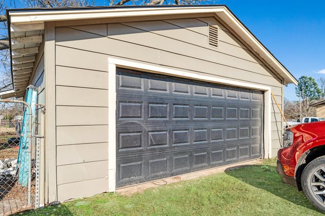 130 W Division Street, Blossom, TX 75416