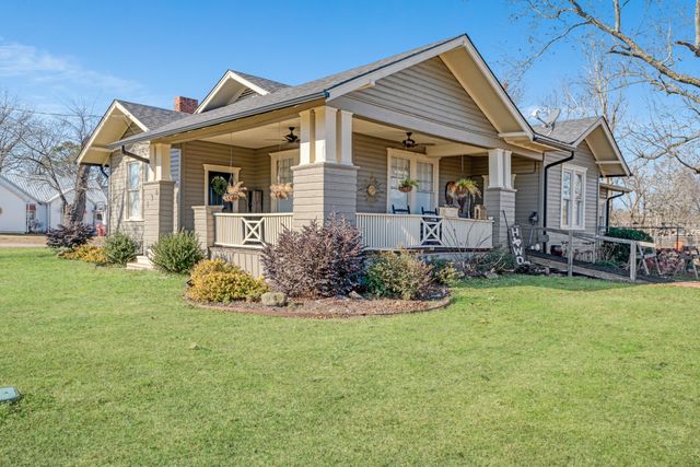 130 W Division Street, Blossom, TX 75416