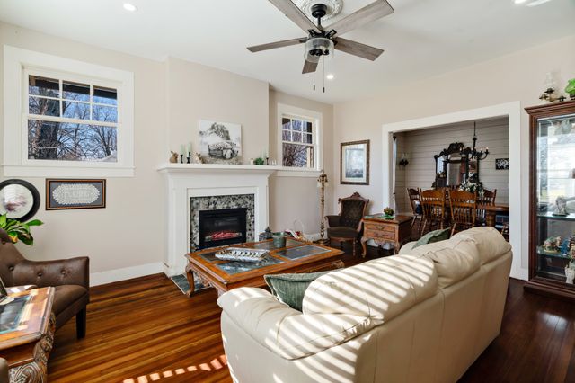 130 W Division Street, Blossom, TX 75416