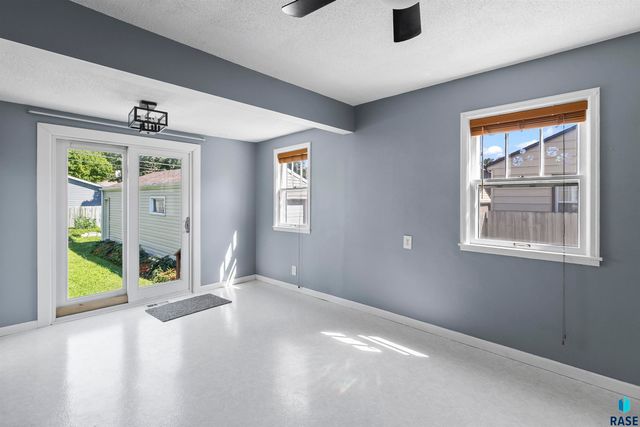 604 S Willow Ave Avenue, Sioux Falls, SD 57104