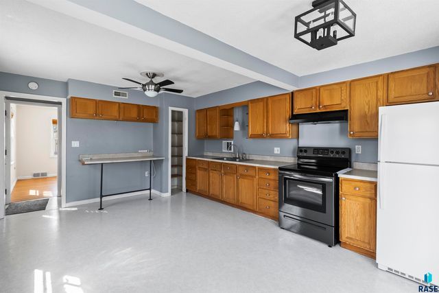 604 S Willow Ave Avenue, Sioux Falls, SD 57104