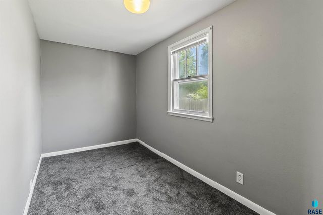 604 S Willow Ave Avenue, Sioux Falls, SD 57104