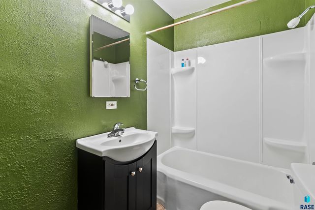 604 S Willow Ave Avenue, Sioux Falls, SD 57104