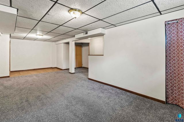 604 S Willow Ave Avenue, Sioux Falls, SD 57104