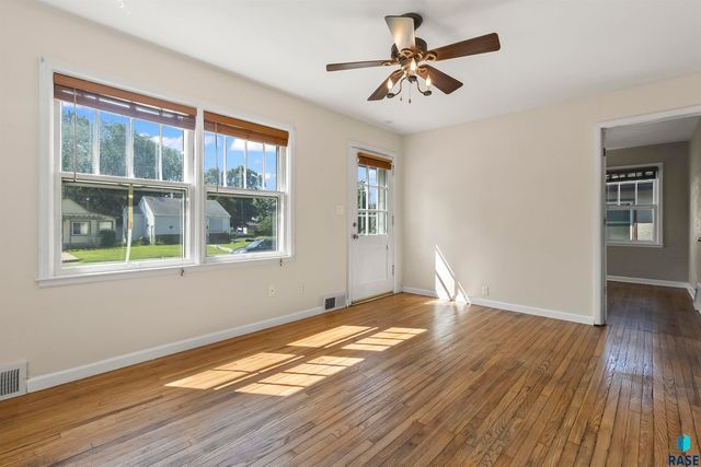 604 S Willow Ave Avenue, Sioux Falls, SD 57104