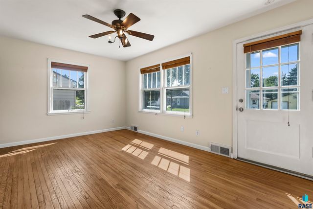 604 S Willow Ave Avenue, Sioux Falls, SD 57104