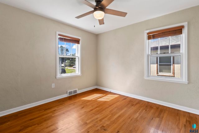 604 S Willow Ave Avenue, Sioux Falls, SD 57104