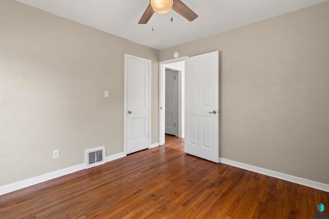 604 S Willow Ave Avenue, Sioux Falls, SD 57104