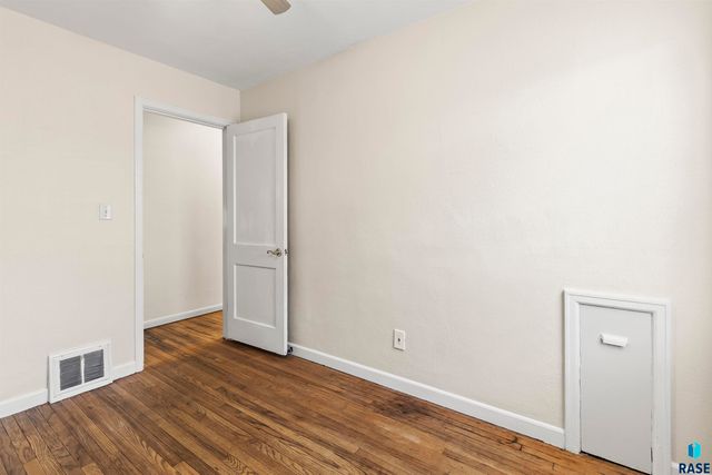 604 S Willow Ave Avenue, Sioux Falls, SD 57104