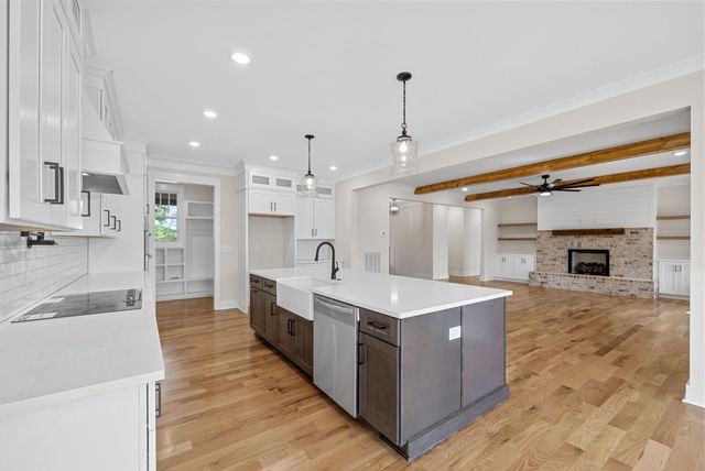 1824 Gholson Rd, Clarksville, TN 37043