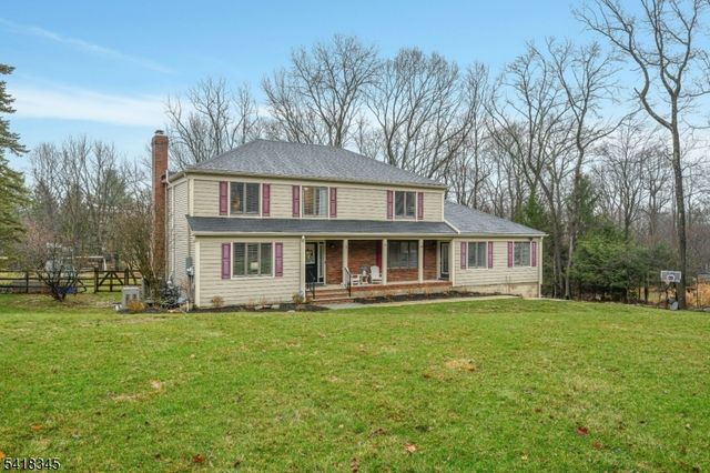 3 Esther Ct, Chester Twp., NJ 07930