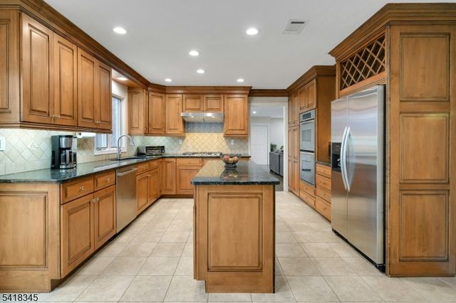 3 Esther Ct, Chester Twp., NJ 07930