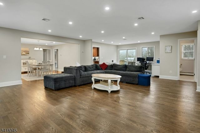 3 Esther Ct, Chester Twp., NJ 07930