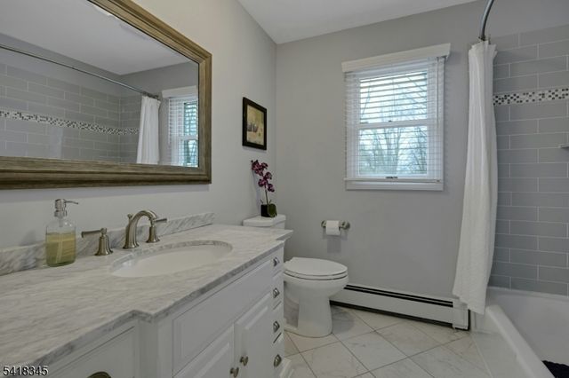 3 Esther Ct, Chester Twp., NJ 07930