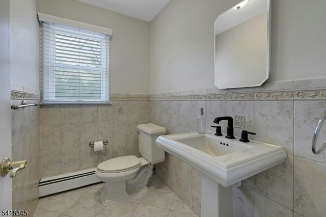 3 Esther Ct, Chester Twp., NJ 07930