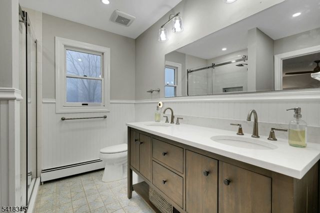 3 Esther Ct, Chester Twp., NJ 07930