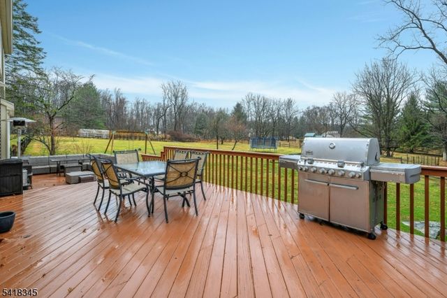 3 Esther Ct, Chester Twp., NJ 07930