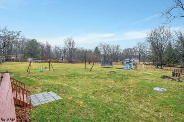 3 Esther Ct, Chester Twp., NJ 07930