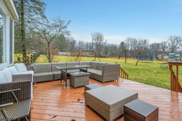 3 Esther Ct, Chester Twp., NJ 07930