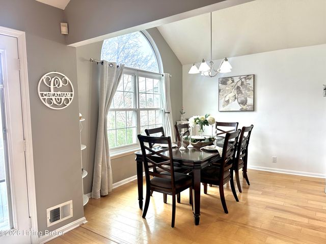 11210 Carriage View Way, Jeffersontown, KY 40299